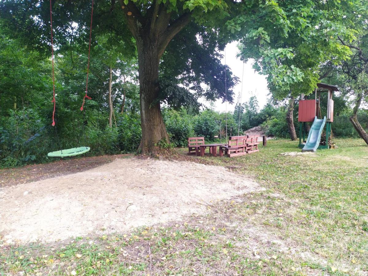 Apartament W Domu Na Wsi Tomaszów Lubelski Exteriör bild